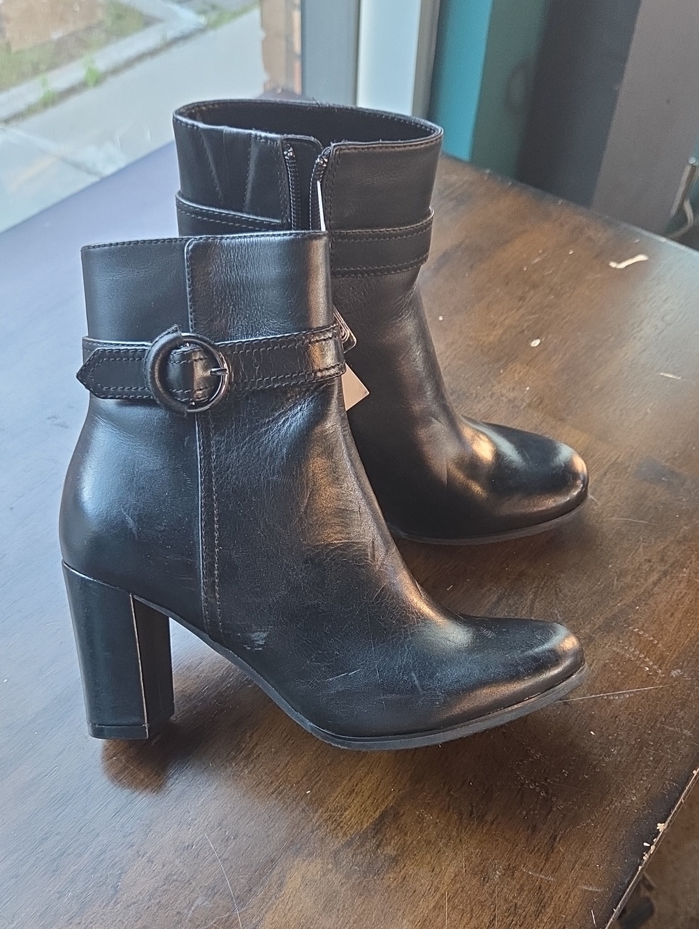 Blondo Size 7 Women's Black Leather Waterproof Lined Ankle Heeled Boots